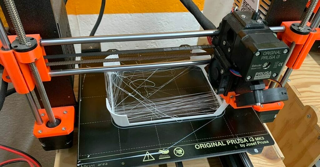 3D printer printing prototype of food container