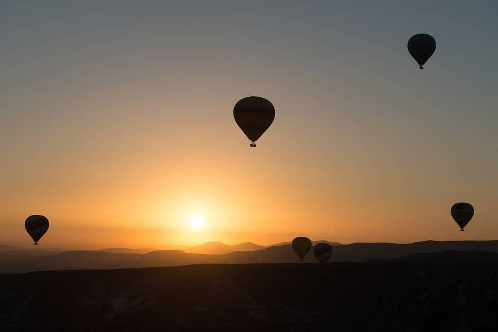 hot air balloon, balloon, cappadocia-436445.jpg